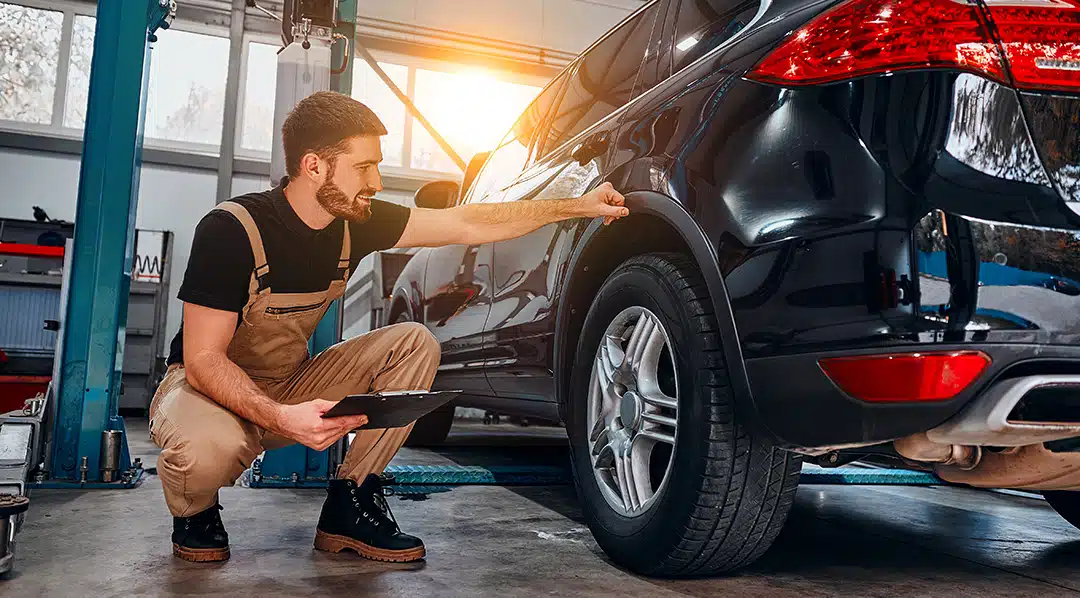 Mantenimiento de auto de lujo